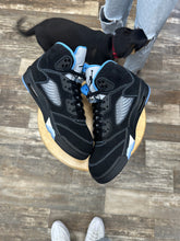 Load image into Gallery viewer, Jordan 5 Black University Blue (10)
