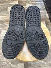 Load image into Gallery viewer, Jordan 1 Low Mocha (11.5)
