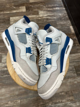 Load image into Gallery viewer, Jordan 4 Military Blue (9.5)
