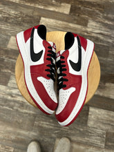 Load image into Gallery viewer, Jordan 1 Low Chicago (9.5)
