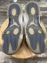 Load image into Gallery viewer, Jordan 11 Cool Grey (9.5)
