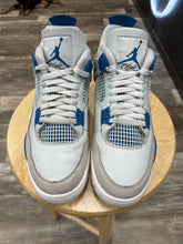 Load image into Gallery viewer, Jordan 4 Military Blue (9.5)
