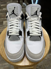 Load image into Gallery viewer, Jordan 4 Military Black (9.5)
