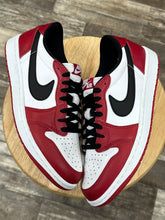 Load image into Gallery viewer, Jordan 1 Low Chicago (9.5)
