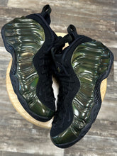Load image into Gallery viewer, Nike Foamposite Legion Green (11.5)
