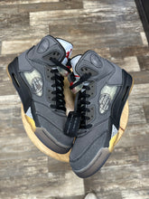 Load image into Gallery viewer, Jordan 5 Off-White Muslin (9.5)
