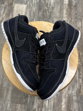 Load image into Gallery viewer, Sb Dunk Low Gnarhunters(10)
