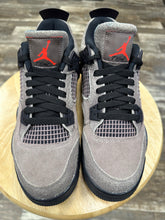 Load image into Gallery viewer, Jordan 4 Taupe Haze (6.5Y/8W)
