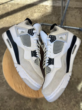 Load image into Gallery viewer, Jordan 4 Military Black (10)
