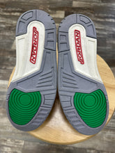 Load image into Gallery viewer, Jordan 3 Lucky Green (6Y/7.5W)
