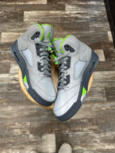 Load image into Gallery viewer, Jordan 5 Green Bean (9.5)
