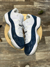 Load image into Gallery viewer, Jordan 11 Low Snakeskin (9.5)
