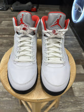 Load image into Gallery viewer, Jordan 5 Fire Red (10)
