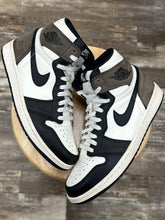 Load image into Gallery viewer, Jordan 1 Mocha (10)
