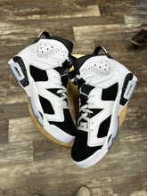 Load image into Gallery viewer, Jordan 6 Oreo (10.5)
