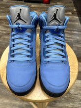 Load image into Gallery viewer, Jordan 5 UNC (9.5)
