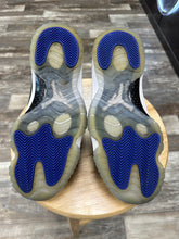 Load image into Gallery viewer, Jordan 11 SpaceJam (8.5)
