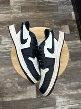 Load image into Gallery viewer, Jordan 1 Low Mocha (11.5)
