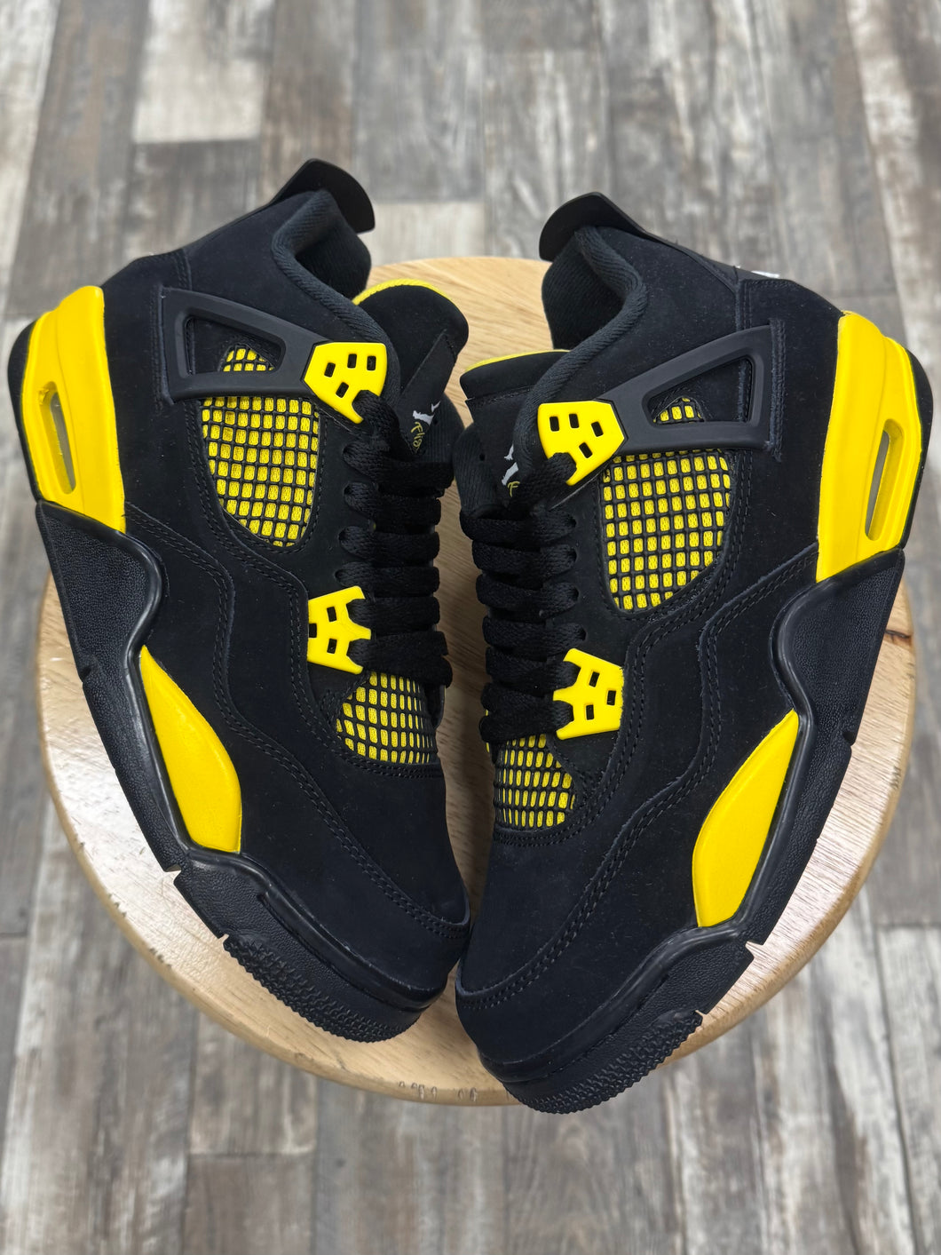 (DS) Jordan 4 Thunder (7Y/8.5W)