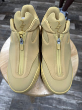 Load image into Gallery viewer, Converse SHAI 001 Butter (9.5)
