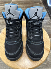Load image into Gallery viewer, Jordan 5 University Blue (7Y/8.5)
