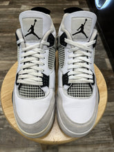 Load image into Gallery viewer, Jordan 4 Military Black (13)
