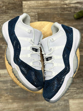 Load image into Gallery viewer, Jordan 11 Low Snakeskin (9.5)
