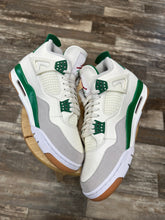 Load image into Gallery viewer, Jordan 4 SB Pine Green (11)

