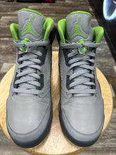 Load image into Gallery viewer, Jordan 5 Green Bean (9.5)
