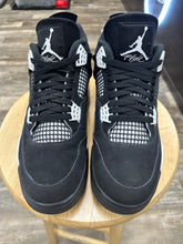 Load image into Gallery viewer, Jordan 4 White Thunder (9.5)
