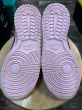 Load image into Gallery viewer, Nike Dunk Low Valentines Day (7Y/8.5W)
