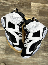 Load image into Gallery viewer, Jordan 6 Oreo (10.5)
