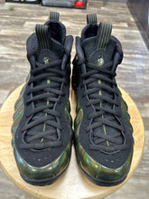 Load image into Gallery viewer, Nike Foamposite Legion Green (11.5)
