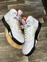 Load image into Gallery viewer, Jordan 5 Fire Red (10)

