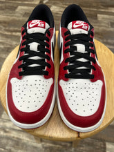 Load image into Gallery viewer, Jordan 1 Low Chicago (9.5)

