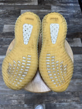 Load image into Gallery viewer, Yeezy 350 Light (11.5)
