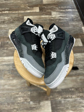 Load image into Gallery viewer, Jordan 4 Fear (8.5)
