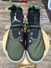 Load image into Gallery viewer, Jordan 33 Cactus Jack (10.5)

