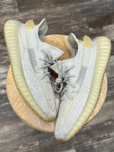 Load image into Gallery viewer, Yeezy 350 Light (11.5)
