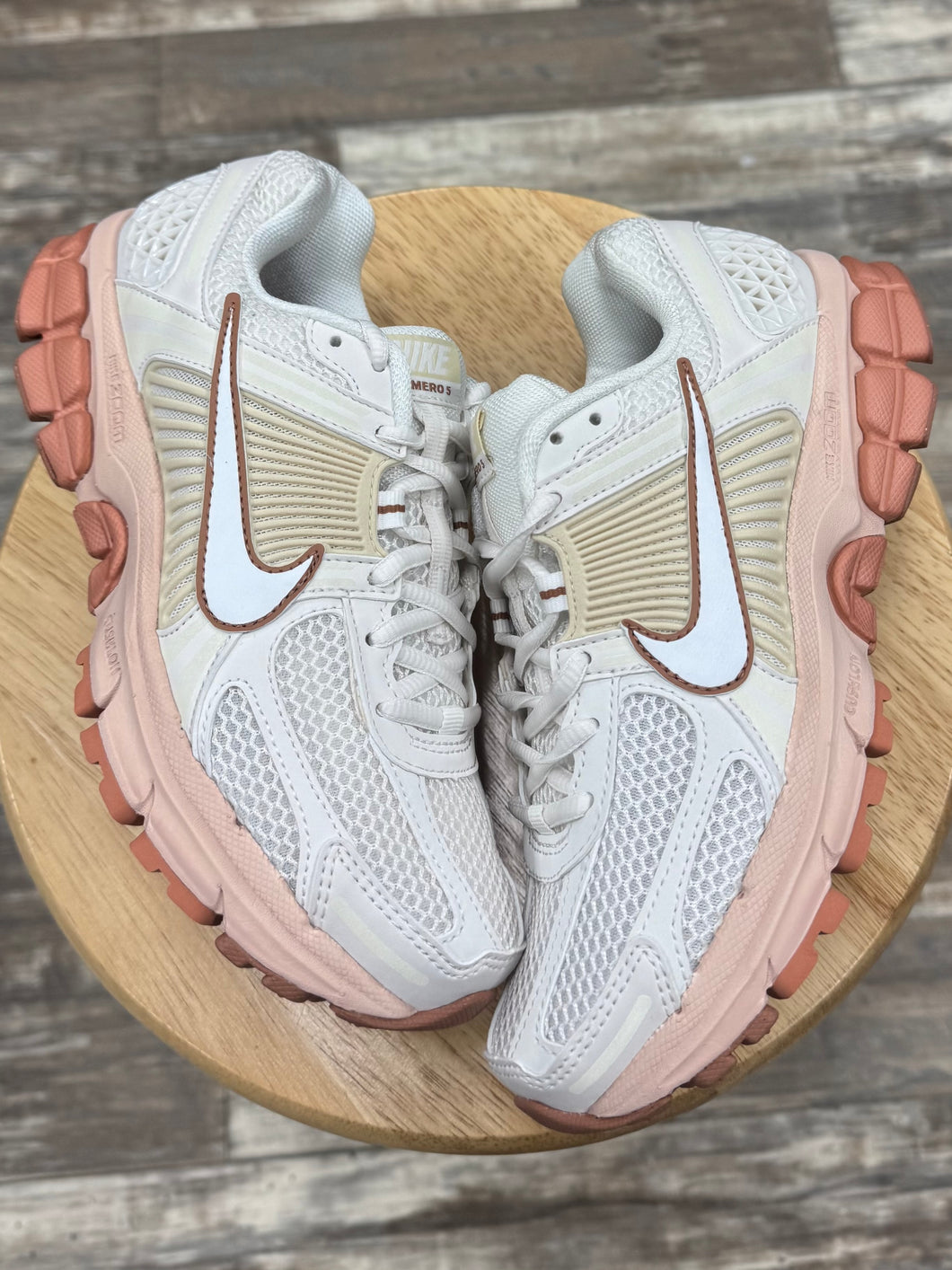 (DS) Nike Vomero 5 Phantom/Summit White(6Y/7.5W)