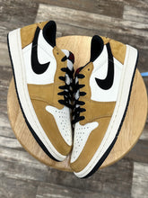Load image into Gallery viewer, Jordan 1 Low Rookie Of The Year (9.5)
