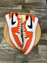 Load image into Gallery viewer, Jordan 1 Low Starfish (9.5)
