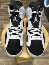 Load image into Gallery viewer, Jordan 6 Oreo (10.5)
