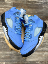 Load image into Gallery viewer, Jordan 5 UNC (9.5)

