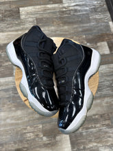 Load image into Gallery viewer, Jordan 11 SpaceJam (8.5)
