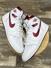 Load image into Gallery viewer, Jordan 1 Metallic Red (10.5)
