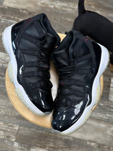 Load image into Gallery viewer, Jordan 11 72-10 (9.5)
