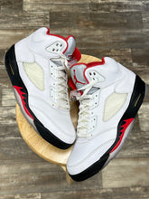 Load image into Gallery viewer, Jordan 5 Fire Red (10)
