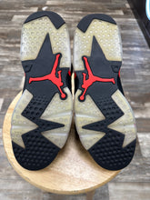 Load image into Gallery viewer, Jordan 6 Infrared (10.5)
