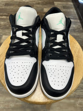 Load image into Gallery viewer, Jordan 1 Low Green Glow (10)
